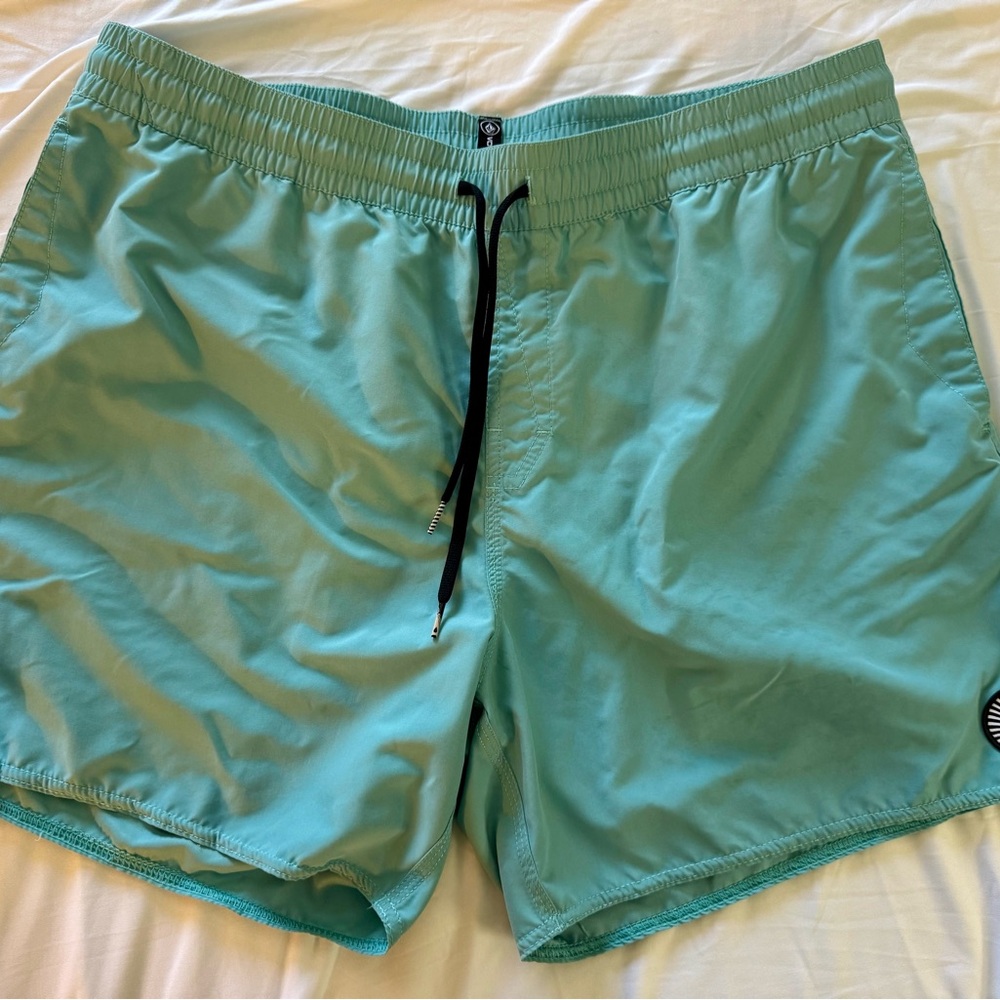 Volcom Men's blue hybrid shorts XXL